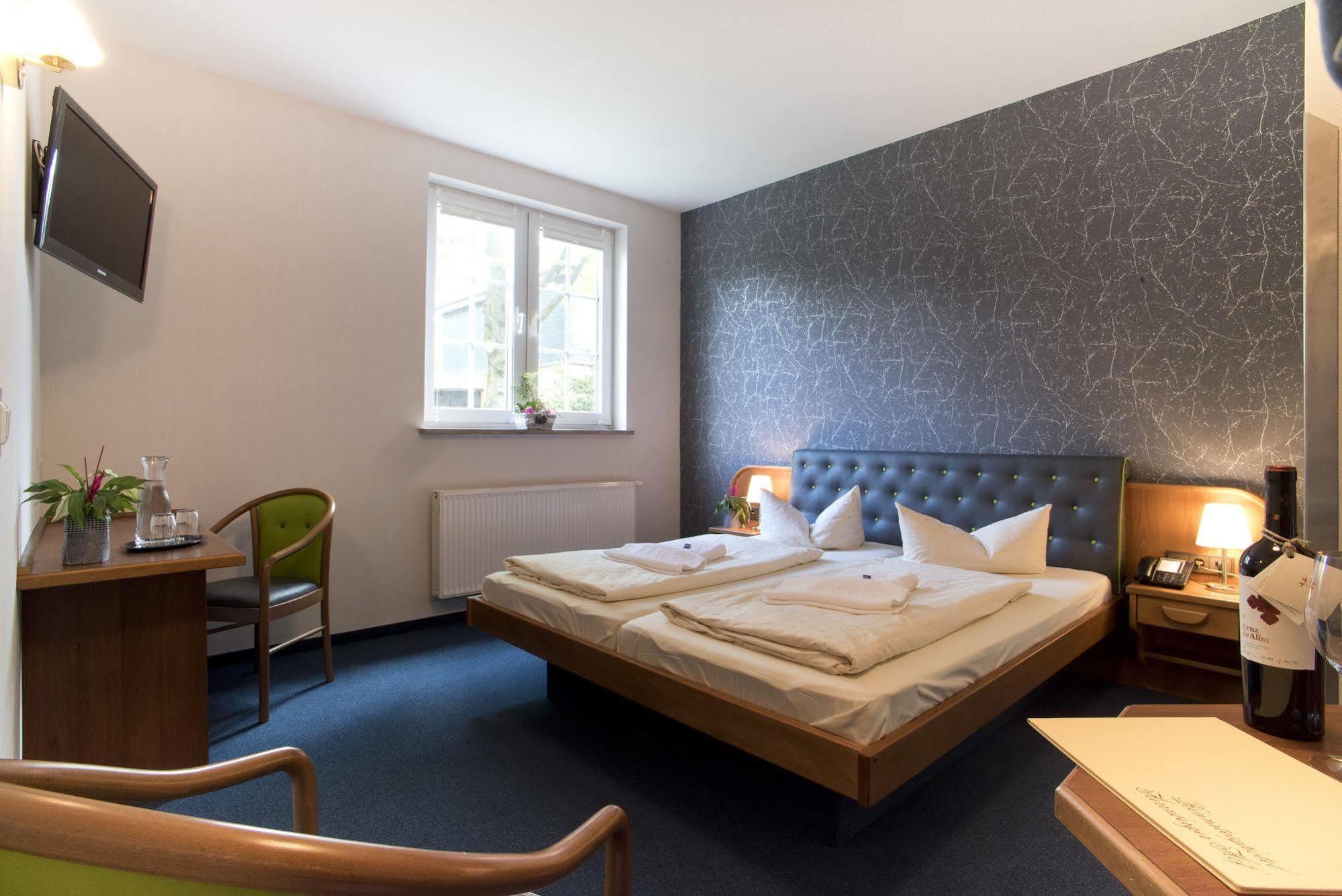 Rennsteighotel Herrnberger Hof Neuhaus am Rennweg Buitenkant foto