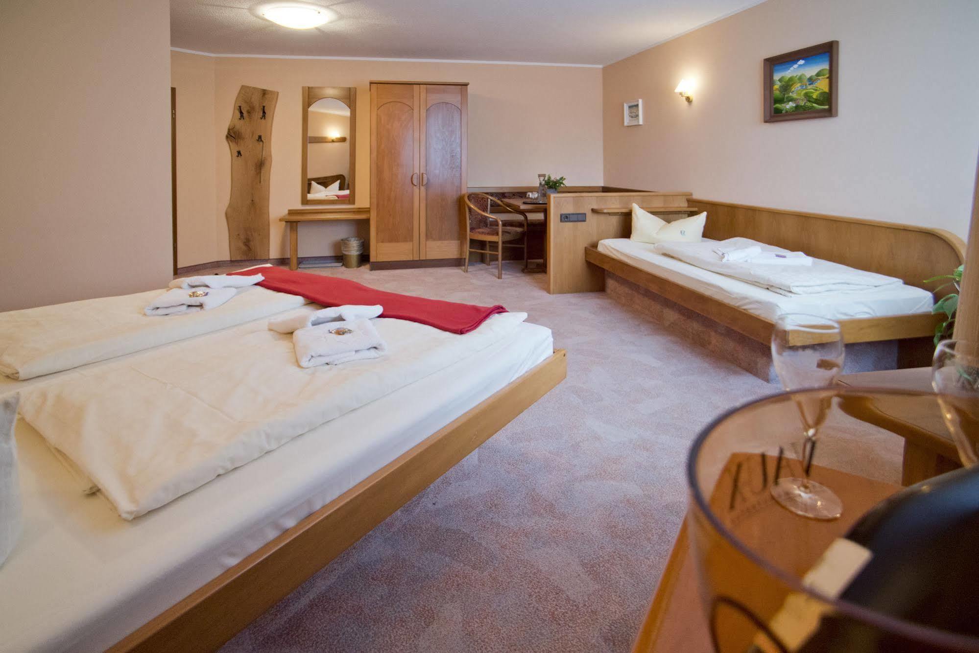 Rennsteighotel Herrnberger Hof Neuhaus am Rennweg Buitenkant foto