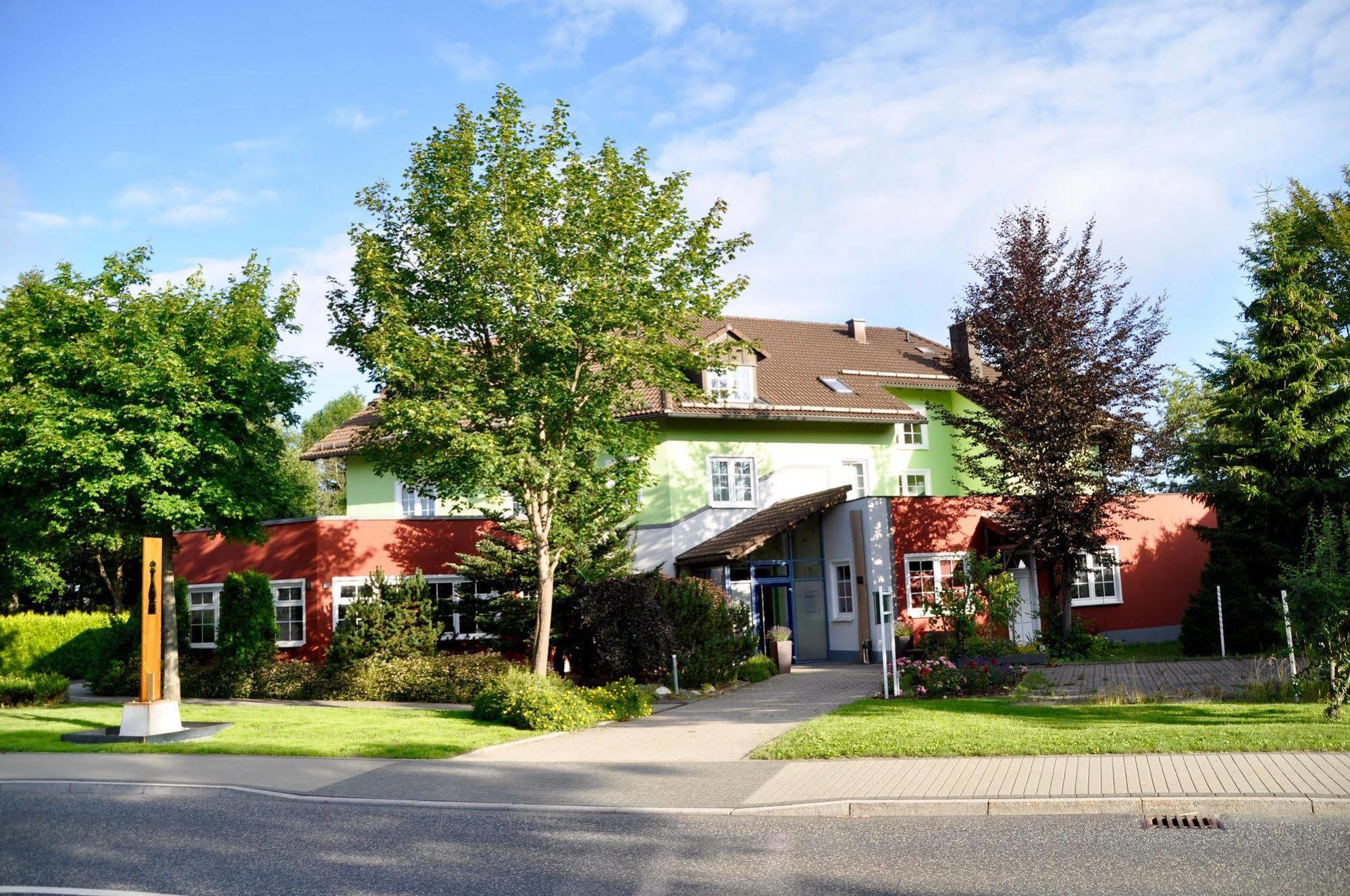 Rennsteighotel Herrnberger Hof Neuhaus am Rennweg Buitenkant foto